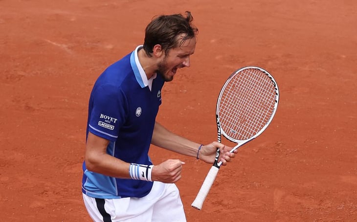 Daniil Medvedev e Iga Swiatek avanzan en Roland Garros