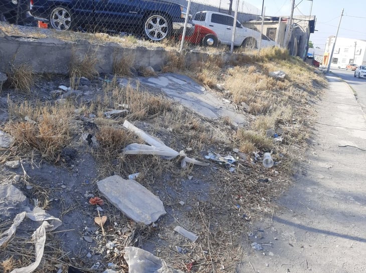 Vecinos inconformes por falta de limpieza en la Avenida Acereros