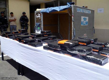 Hallada una tonelada de cocaína dentro de contenedor en aeropuerto de Quito