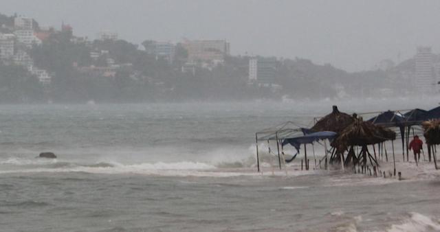 Ághata se intensifica a huracán categoría 2 en el Pacífico mexicano