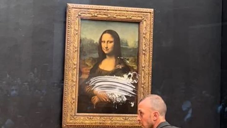 Visitante esquiva seguridad del Louvre y lanza un 'pastelazo' a la Monna Lisa