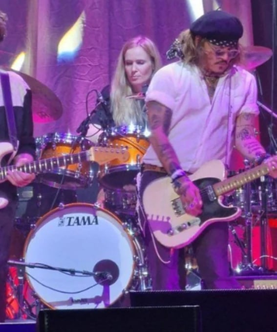 Johnny Depp reaparece en la vida pública como invitado sorpresa en el concierto de Jeff Beck