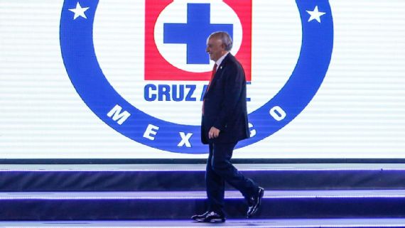 Cruz Azul consuma, con restructuración y cambio de escudo, separación de Billy Álvarez