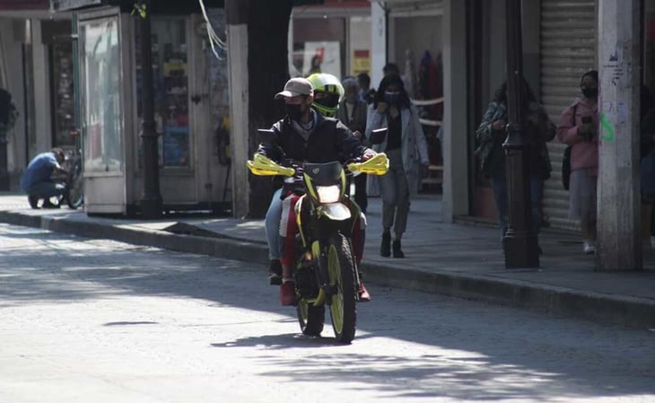 Vecinos exigen reglas para frenar robos de 'motorratones' en Toluca