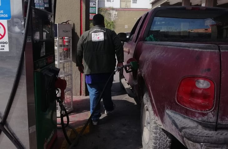Gasolina regular rebasa los 24 pesos