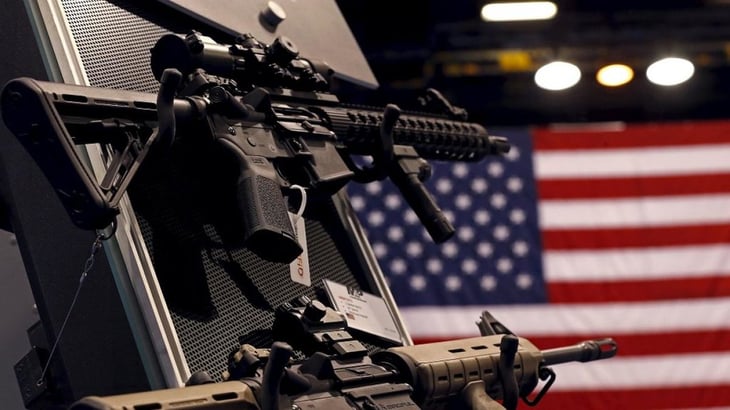  Nueva York eleva a 21 años la edad mínima para comprar rifles semiautomáticos