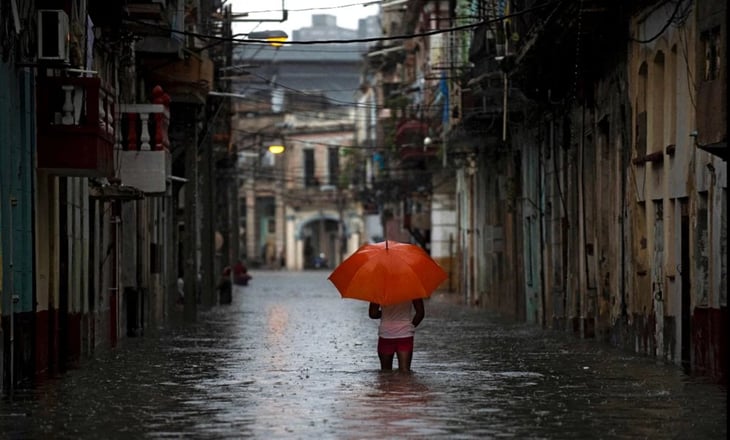 Miles de evacuados en Cuba por fuertes lluvias de Agatha