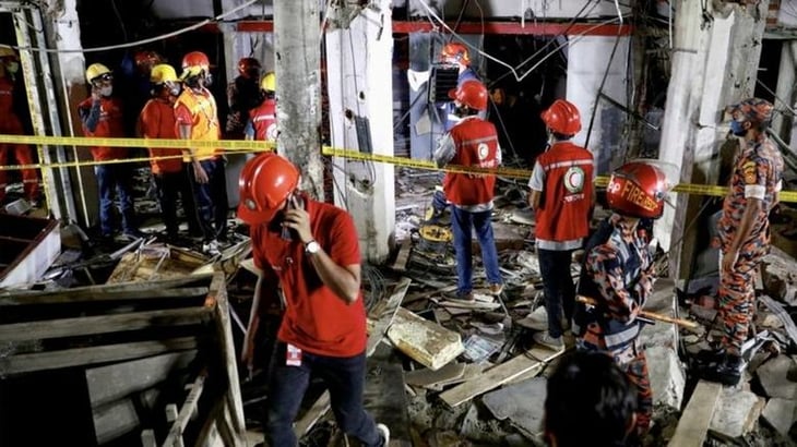 Al menos 10 muertos y 170 heridos en explosión en un depósito en Bangladesh