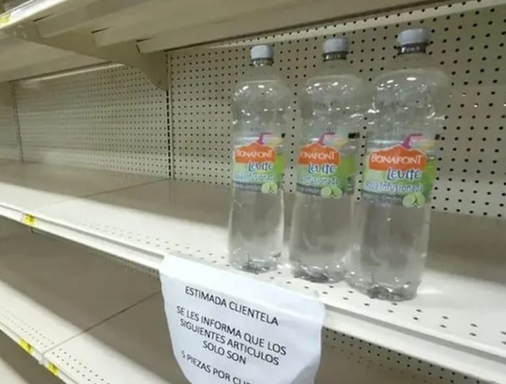 En Nuevo León limitan venta de agua embotellada  ante la crisis que se vive