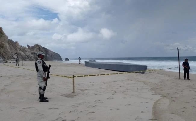 Descubre Guardia Nacional un sumergible acuático en costa de Oaxaca
