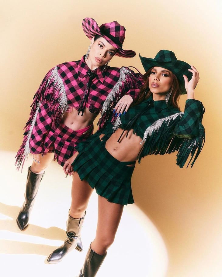 Anitta propone un look vaquero para llevar minifalda 