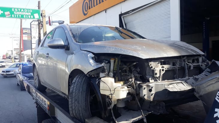 Conductor estrelló su coche contra taller de la colonia Nueva Rosita