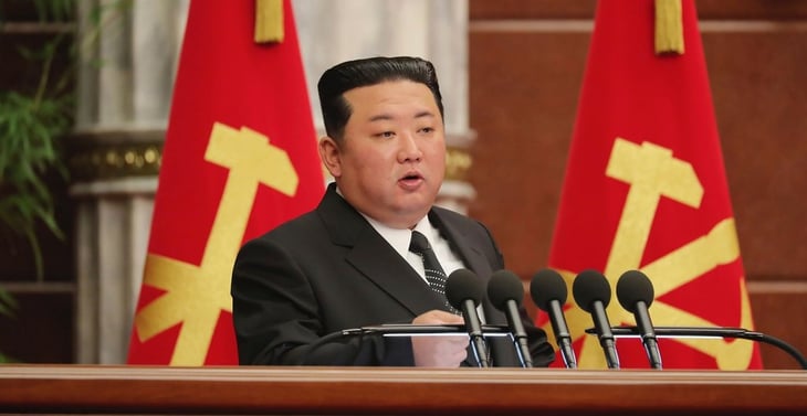 Kim Jong-un urge a reforzar las capacidades militares de Corea del Norte y admite carencias ante la Covid