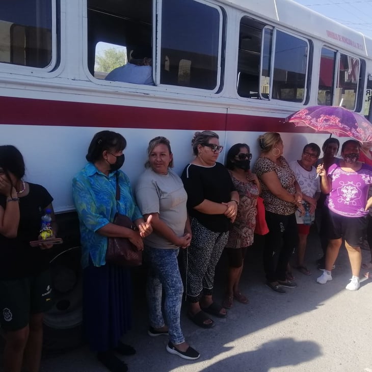Familias de la Flores Tapia protestan reteniendo un camión de la ruta Flores Borja 