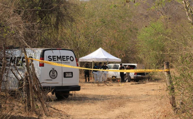 Hallan tres cuerpos en fosa clandestina de Sinaloa