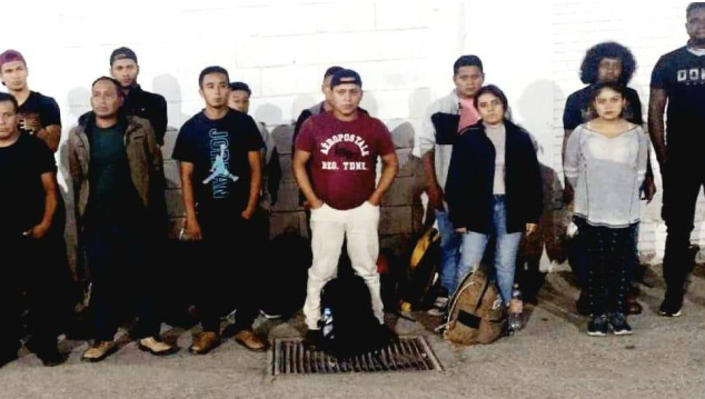 Indocumentados son asegurados a bordo de un autobús en Torreón