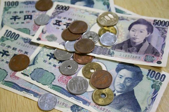 El yen sigue devaluándose y toca renovado mínimo en más 20 años con el dólar