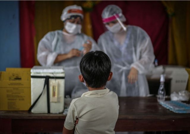 Mientras México define inocular a menores Chile avala vacunar a niños