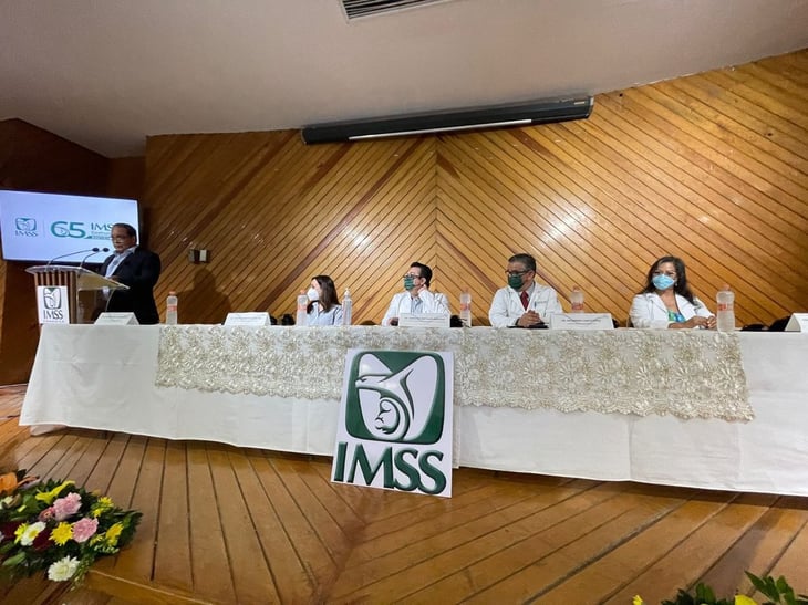 IMSS Coahuila reconoce a personal con 25 años y más de servicio