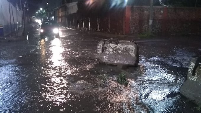 Registran encharcamientos en zonas de la CDMX tras lluvia