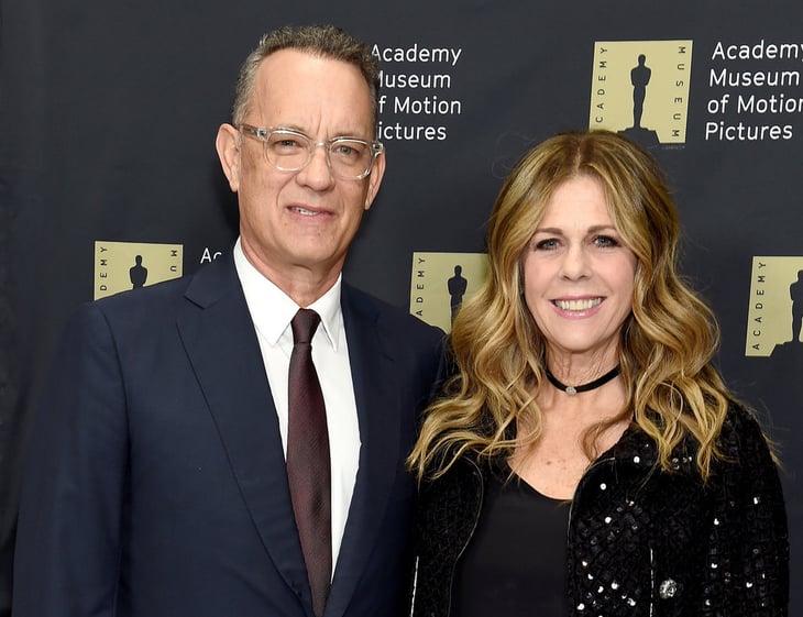 VIDEO:Tom Hanks les grita a sus fans tras empujón a su esposa 