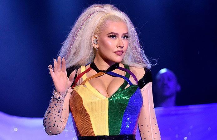 Christina Aguilera celebra el mes del orgullo LGBT con disfraz