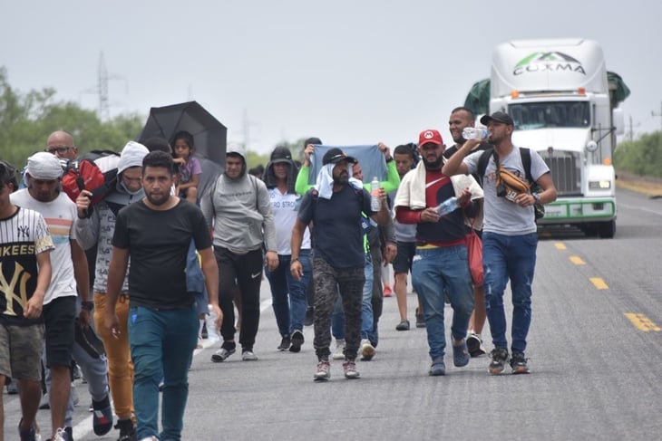 Migrantes llegan a Piedras Negras, buscan cruzar a EUA