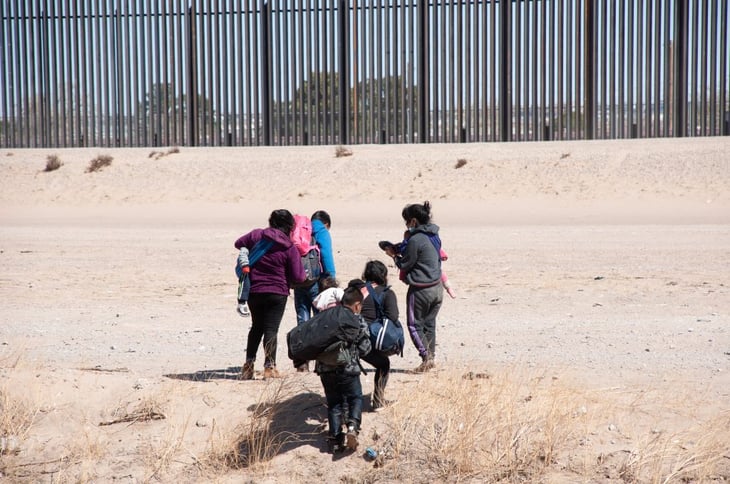 Los niños que viven esperando cruzar la frontera