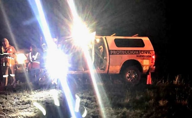 Mueren 3 migrantes y más de 20 resultan heridos en volcadura en Nuevo León 