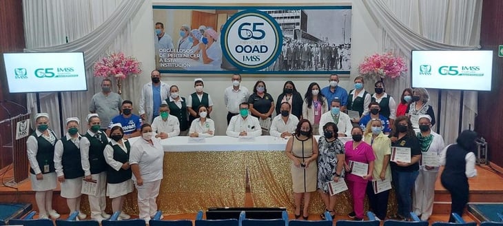 Entrega IMSS Coahuila reconocimientos por 25 años de servicio 