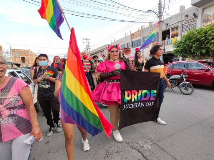 Marcha comunidad LGBTQ+ en Juchitán, Oaxaca