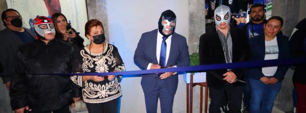 Blue Demon Jr. inauguró su galería en el centro de la CDMX