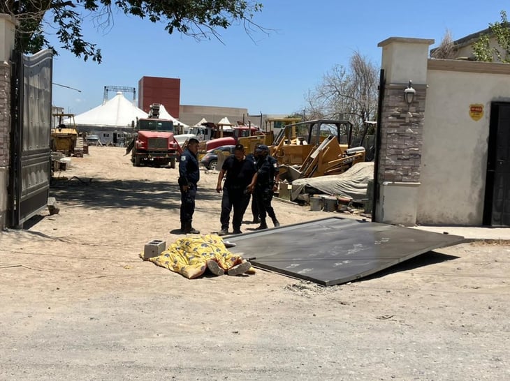 Hombre muere de infarto mientras instalaba un portón en Monclova