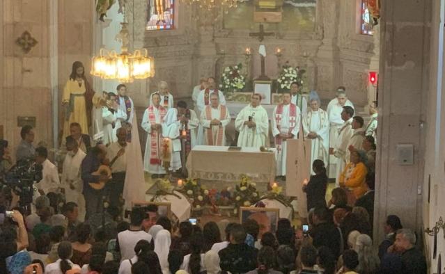 Dan último adiós a sacerdotes asesinados en Chihuahua