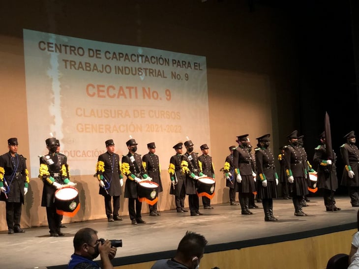 250 técnicos se gradúan del CECATI 9