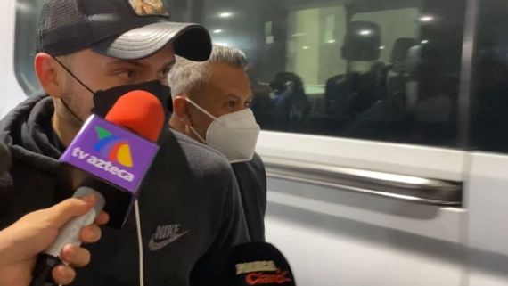 Aficionados molestos en llegada de Cabecita: Ni que fuera Messi