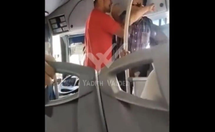 VIDEO: Chofer empuja a hombre que no quiso pagar su pasaje en NL