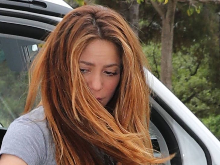 Shakira volvió a Barcelona  y fans detectan algo diferente en su rostro