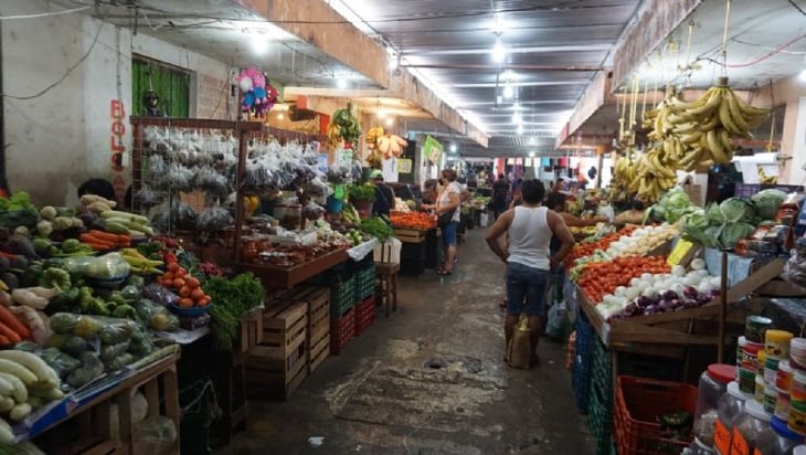 Carnicero apuñala a su pareja en pleno mercado de Campeche