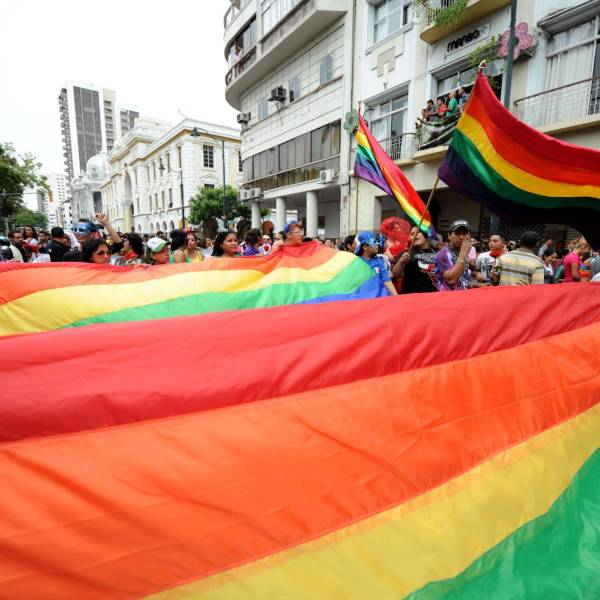 El orgullo LGBTTTIQ+ de Ecuador desfila con pompa y celebra su día en Guayaquil