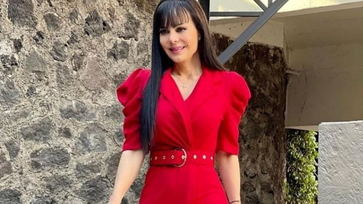 Maribel Guardia enciende la red con vestido de encaje rojo y transparencias