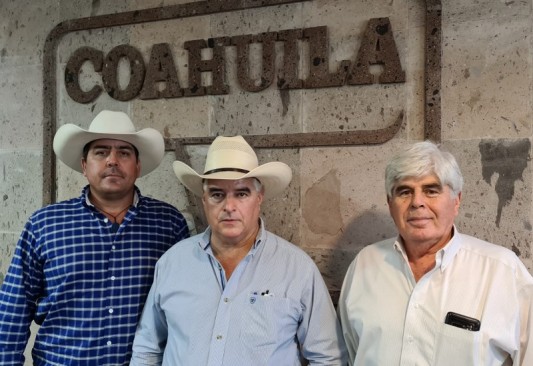Integrantes del nuevo consejo de administración de la Unión Ganadera Regional de Coahuila toma posesión