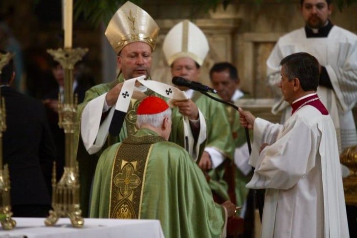 Arzobispo Carlos Aguiar se suma a jornada por la paz de la iglesia