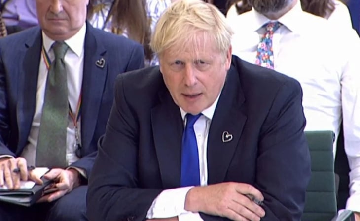 Pese a ola de renuncias, Boris Johnson se niega a dimitir