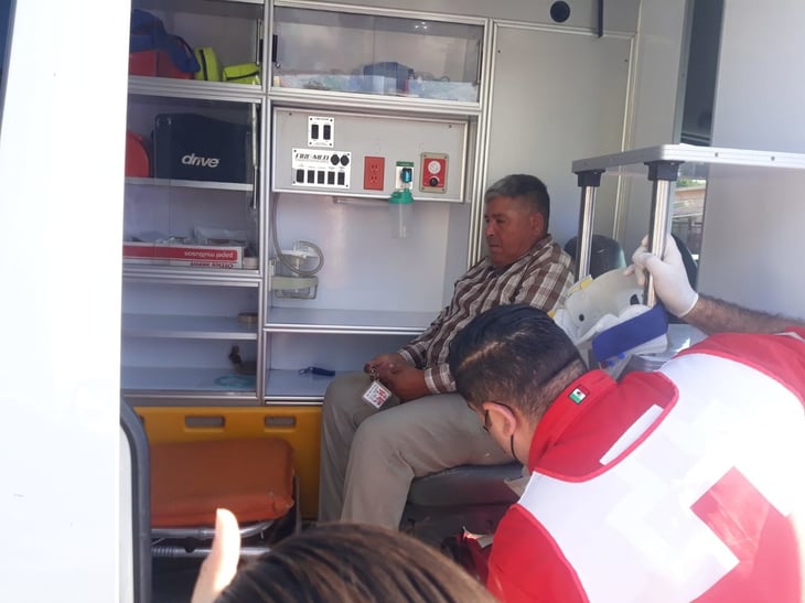 Taxista provoca choque en la Zona Centro de Monclova