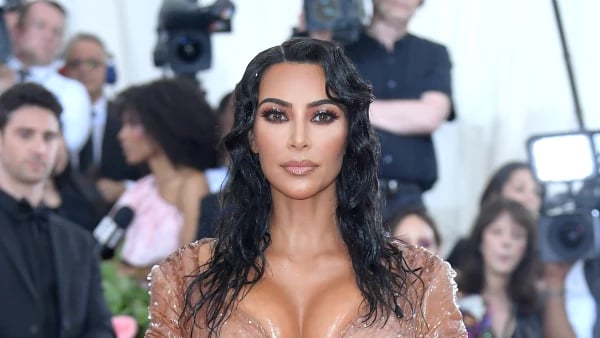 Kim Kardashian y North West lucen el mismo 'look' y 'piercings' en la nariz
