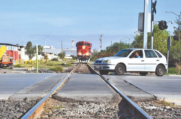 Vecinos de Colinas se quejan por tren que permanece obstruyendo el paso