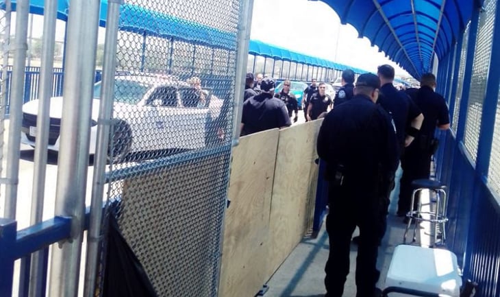 Migrante intenta cruzar por el puente l a EEUU. y causa el cierre del mismo