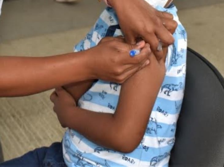 Investigan muerte de niño de 8 años tras recibir vacuna antiCovid-19