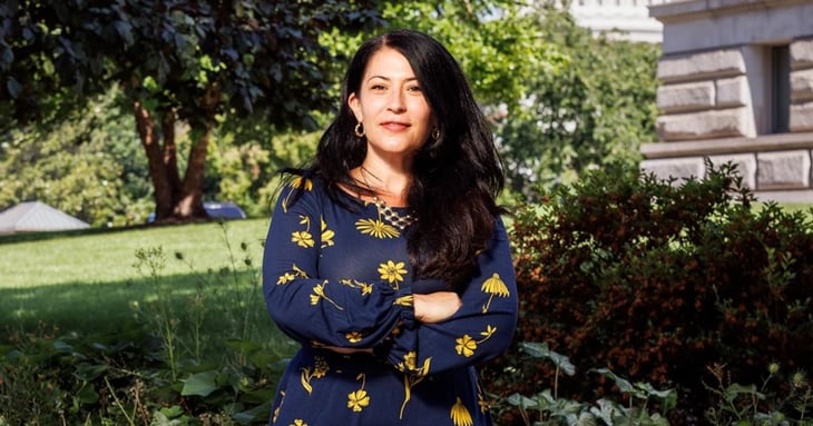 Estadounidense de origen mexicano Ada Limón, nombrada poeta laureada de EU